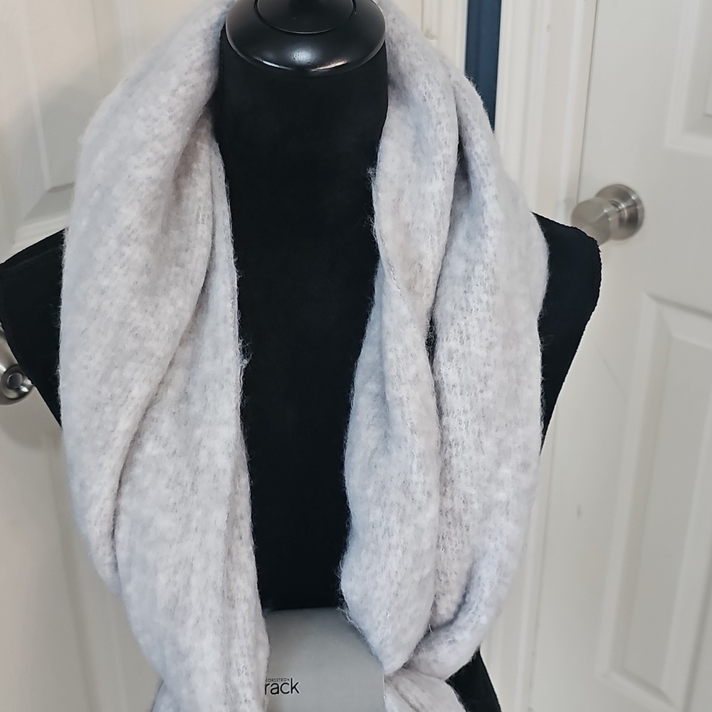 New Nordstrom Rack Faux Pearl Embellished Scarf Gray/White Os — image 5 of 8